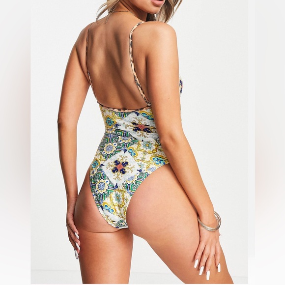 River Island cut out swimsuit 🌴 - Picture 2 of 6